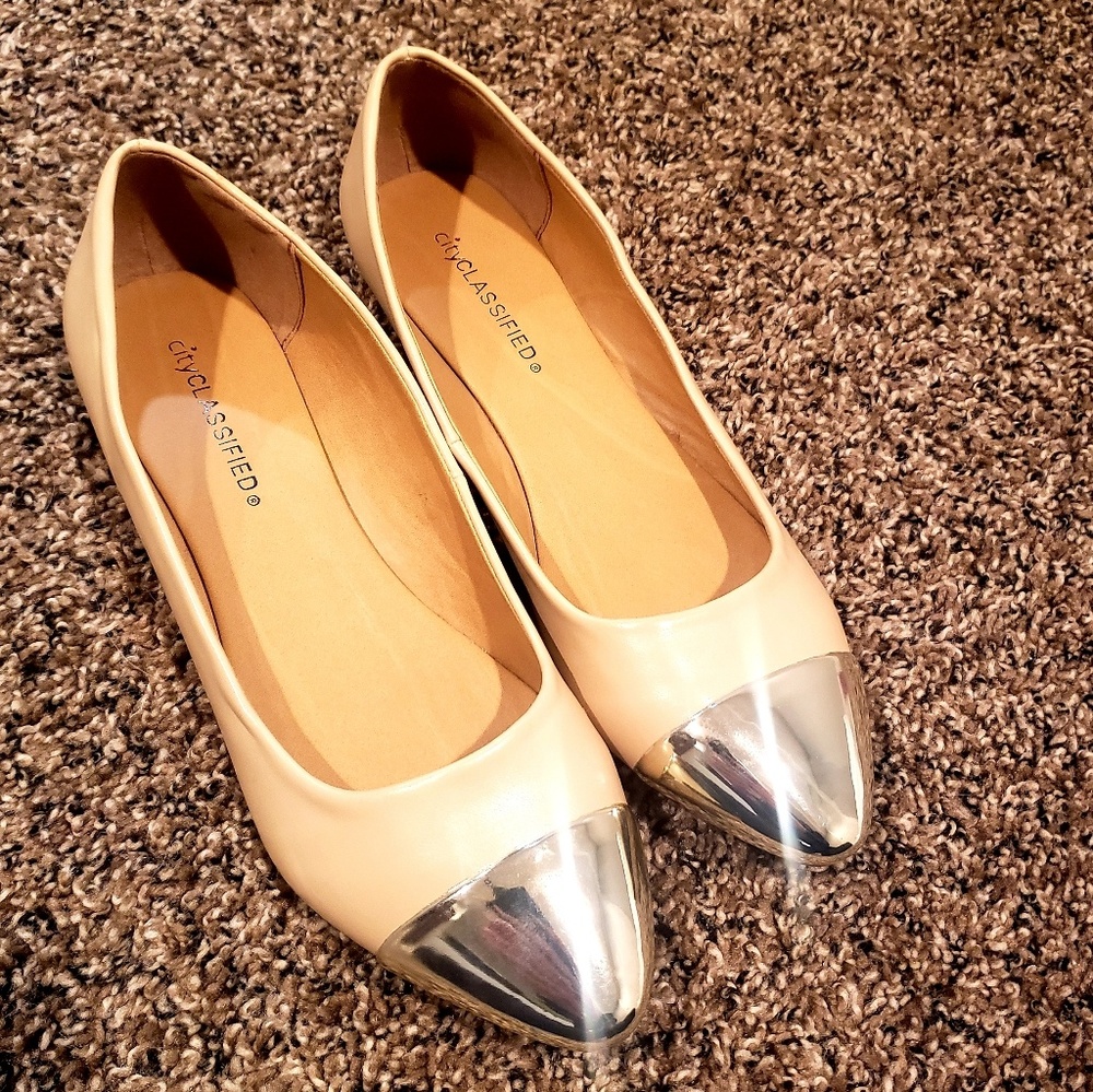 Nude metallic toe flat